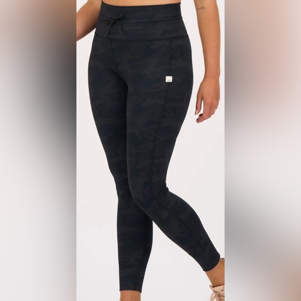 Vuori Daily Legging - Black Camouflage. XL. NWT.